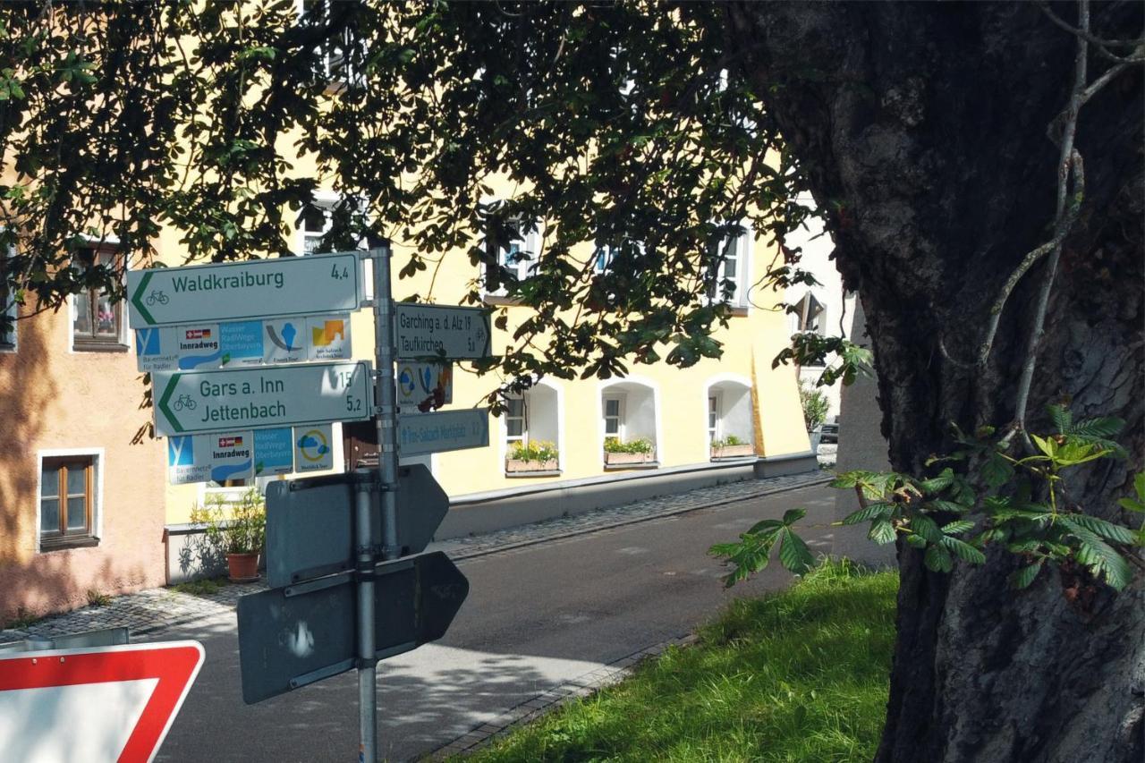 Stilvolle Wohnung Auf 50 M² Mit Parkplatz Und Wifi Kraiburg am Inn Exteriör bild