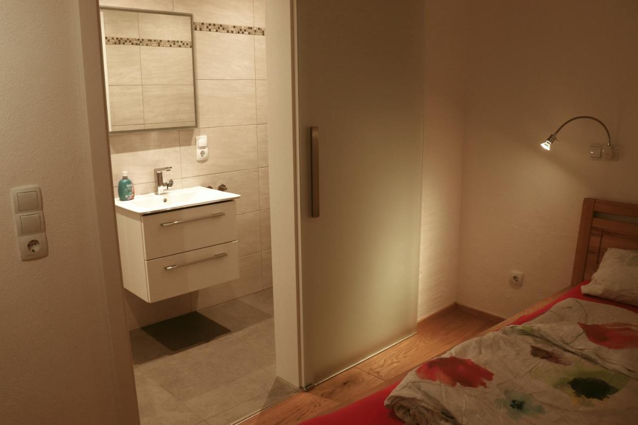 Stilvolle Wohnung Auf 50 M² Mit Parkplatz Und Wifi Kraiburg am Inn Exteriör bild